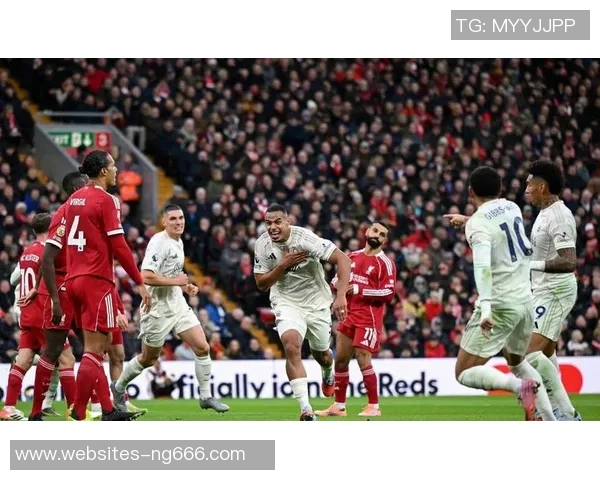 曼城与利物浦激战正酣比分悬念迭起引发球迷热议